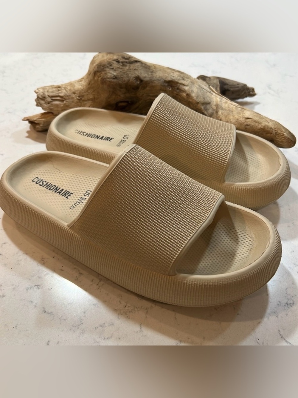 CUSHIONAIRE Feather Cloud Slide Size 9